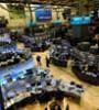 Featured image for US jobless claims fall shores up markets