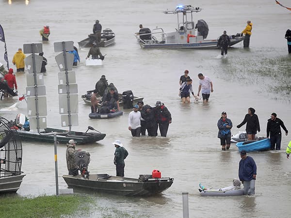 Featured image for Harvey Causes Airlines to Delay or Cancel Almost 11,000 Flights