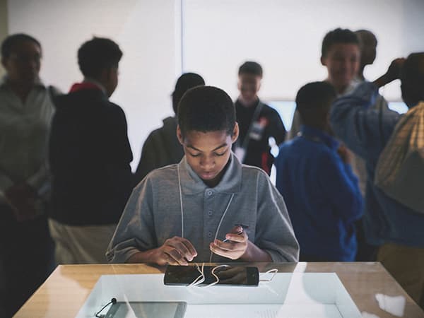 Featured image for Verizon Innovative Learning Launches Summer STEM Program for Minority Males