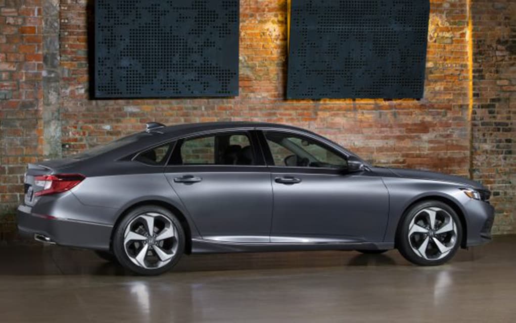 Featured image for The New 2018 Honda Accord Hybrid Touring: What Auto Experts Say