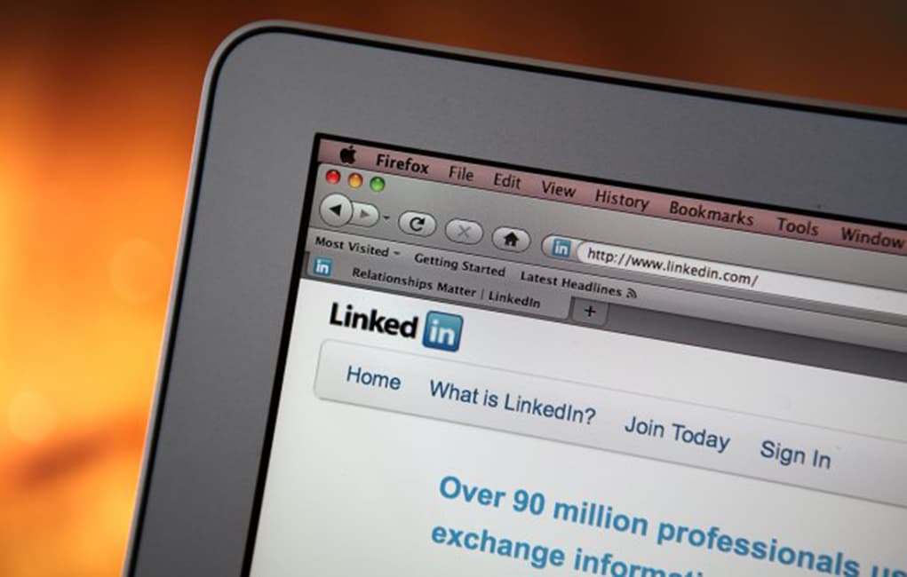 Featured image for Should You Include a Link to Your LinkedIn Profile on Your Resume?