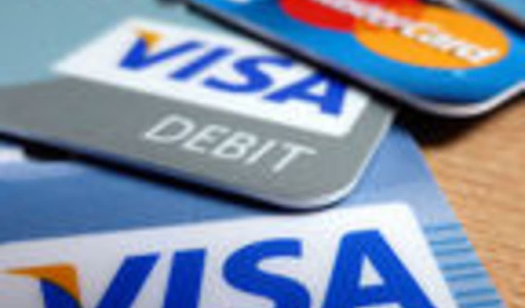 Featured image for Do Credit Cards Encourage Overspending? Swipe Responsibly with These Tips