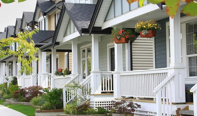 Row of homes sitting on a street