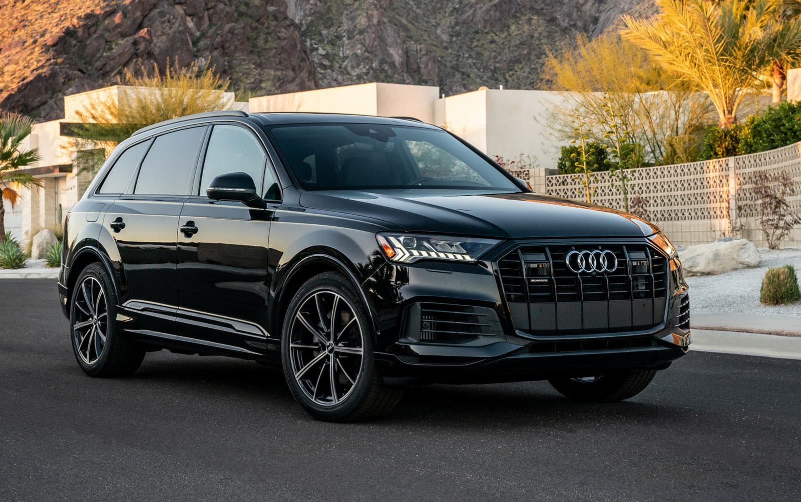 Featured image for The 2024 Audi Q7 55 TFSI Quattro SUV Performs