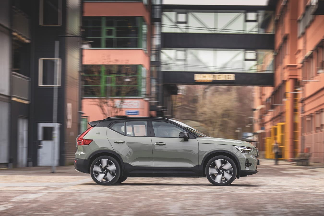 Featured image for An Electrifying Drive in the 2024 Volvo XC40 Recharge