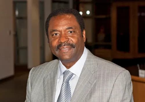 Featured image for David Steward Net Worth: Founder of World Wide Technology &#038; Philanthropic Leader