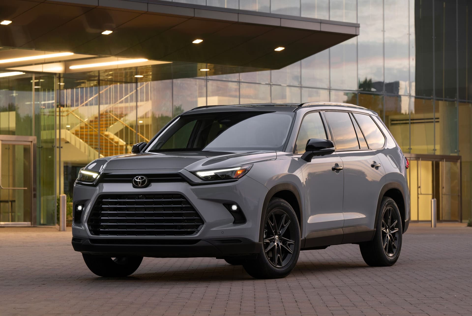 Featured image for 2025 Toyota Grand Highlander: Family Friendly SUV Redefined