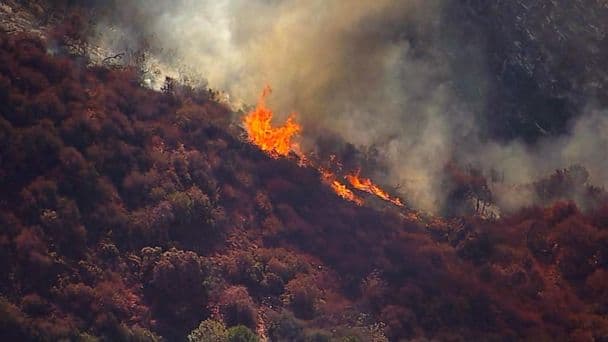 Featured image for Hughes Fire Breaks Out Near Los Angeles: Around 30,000 People Ordered To Evacuate