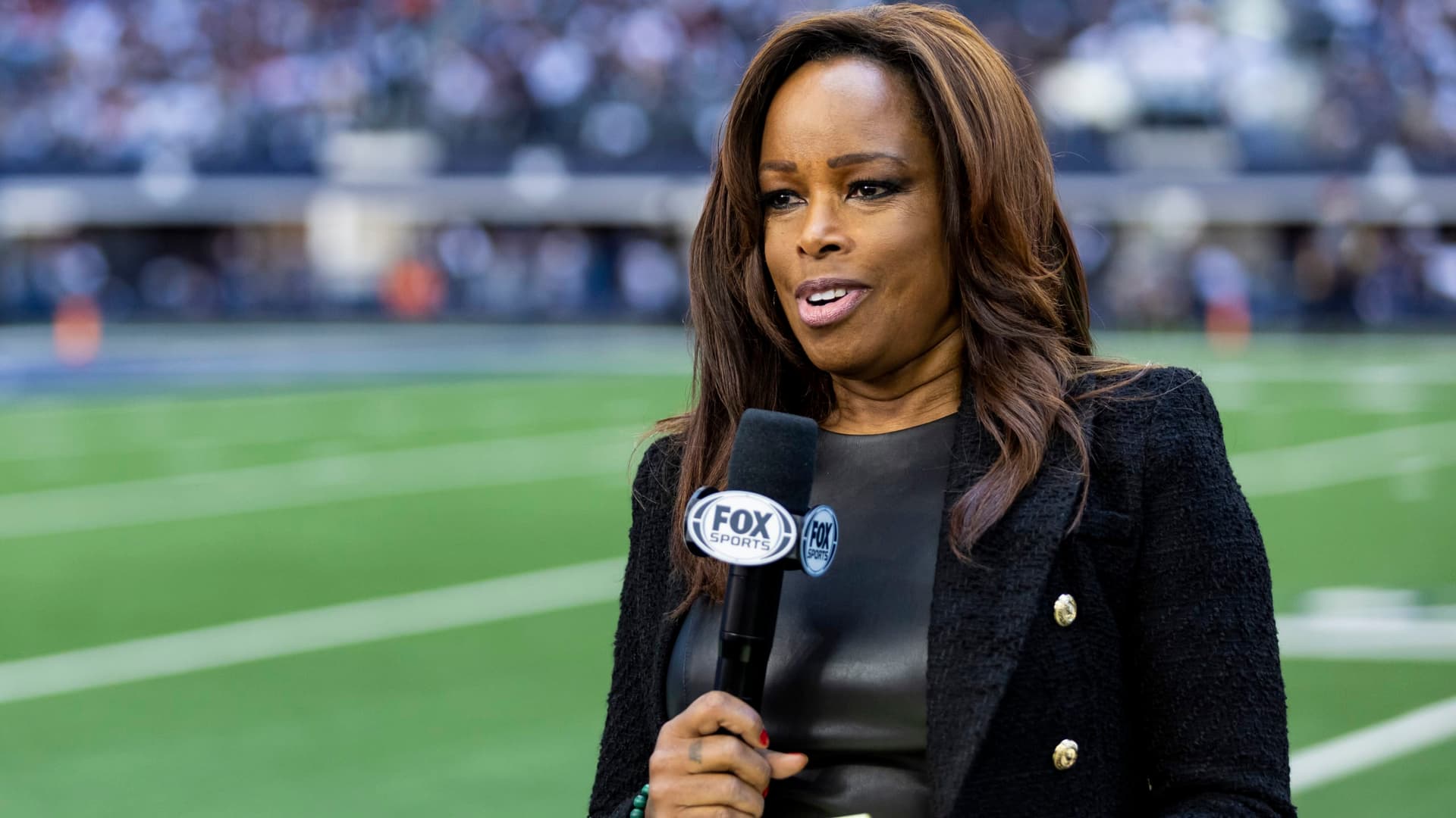 Featured image for Pam Oliver Net Worth: How Much is NFL Reporter Salary?