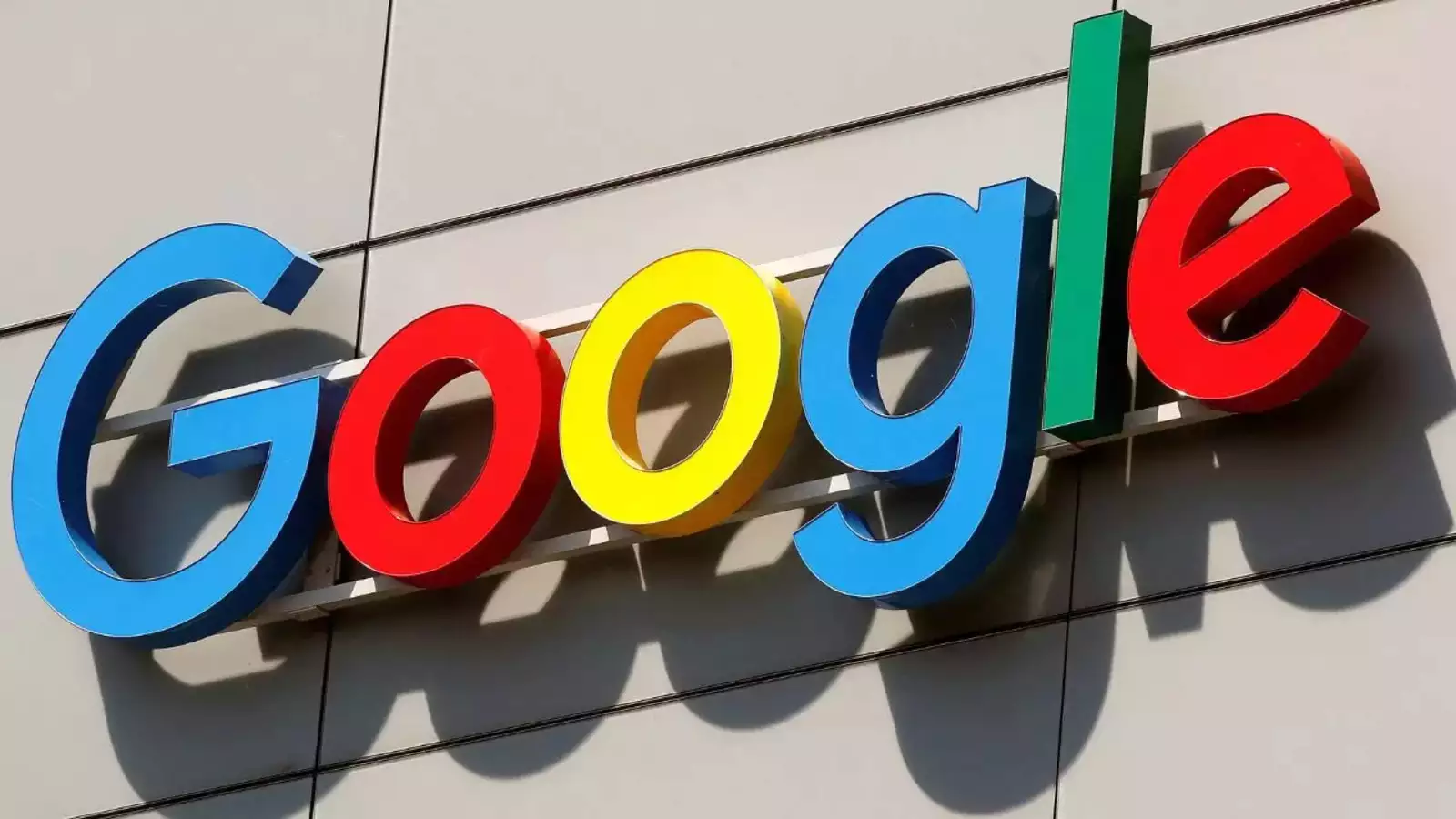 Featured image for Russia Fines Google for YouTube Video on Soldier Surrender