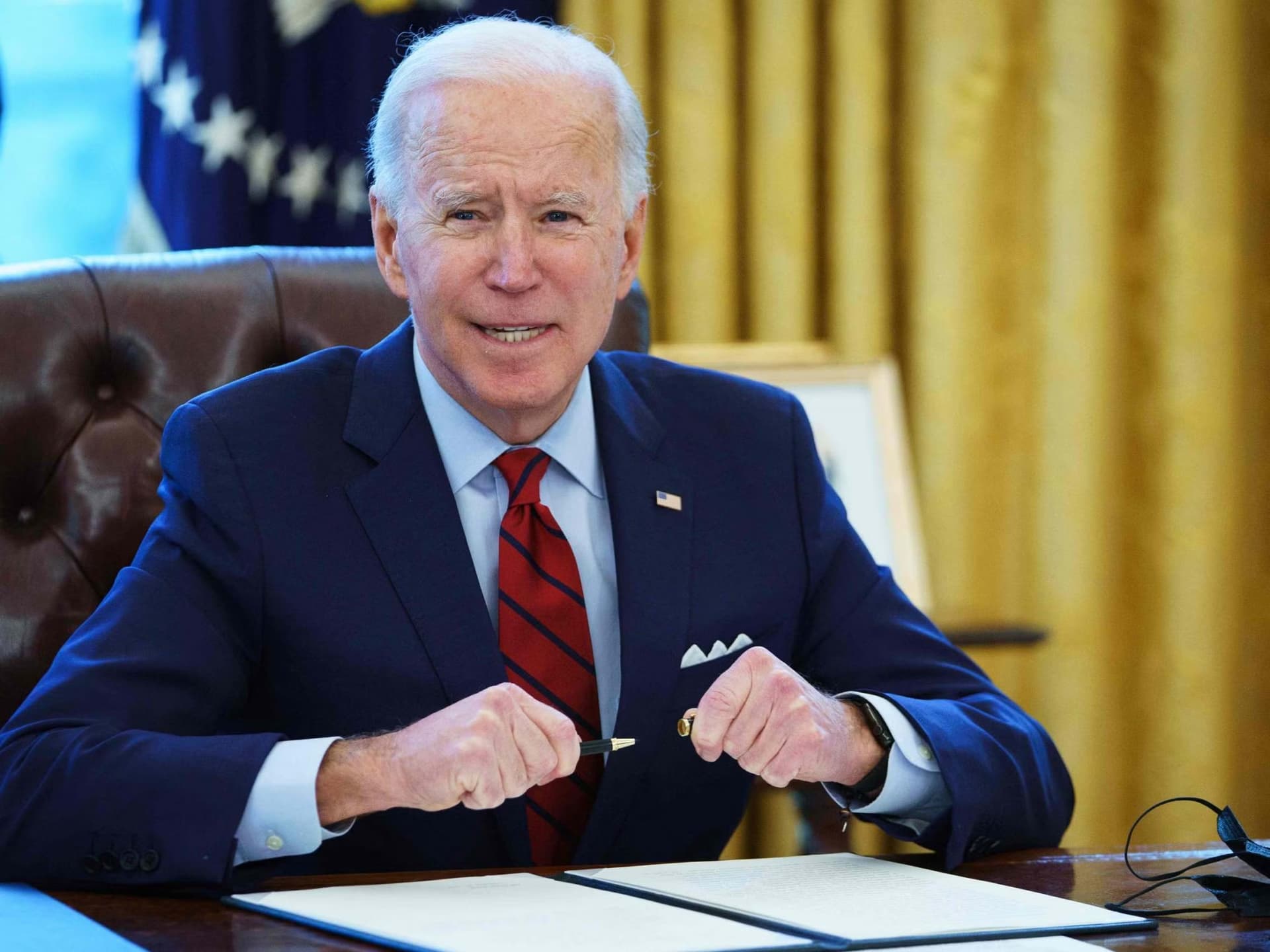 Featured image for Biden&#8217;s Autopen Signature Draws Criticism &#038; Legal Concerns