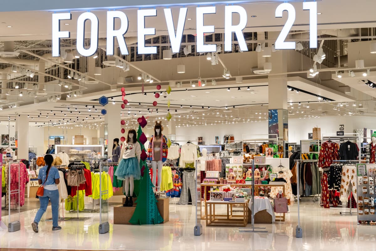 Featured image for Forever 21 Store Closures Amid Potential Second Bankruptcy: Is The Famous Fashion Store Really Closing?