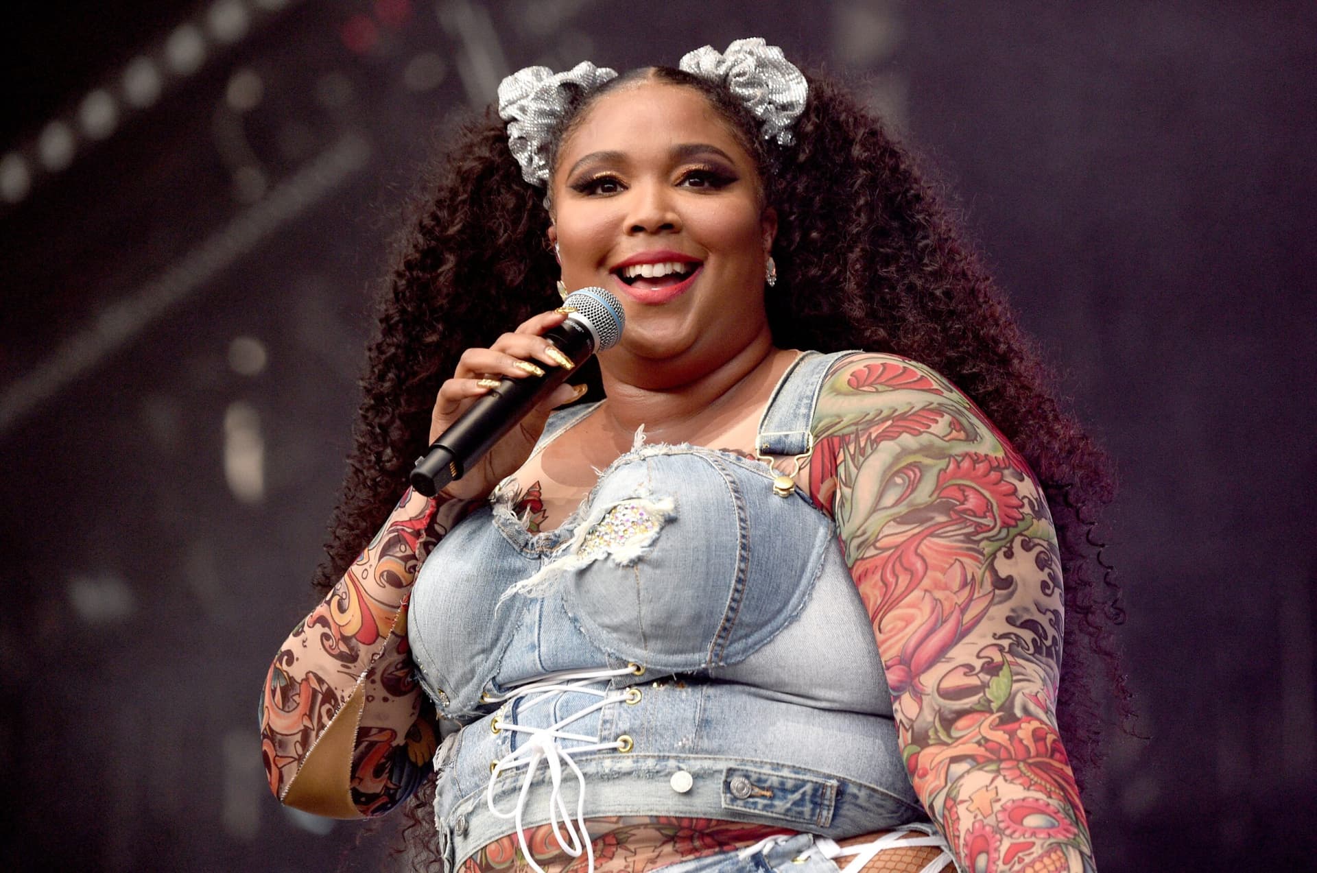 Featured image for Lizzo Opens Up About Depression: Thanks Fans For Love And Support In LA Concert 