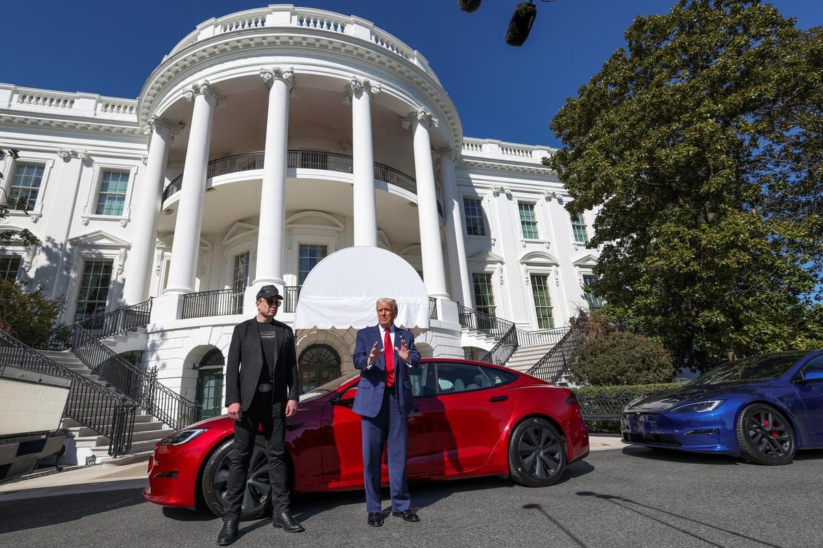 Featured image for Trump Turns The White House Lawn Into A Tesla Showroom