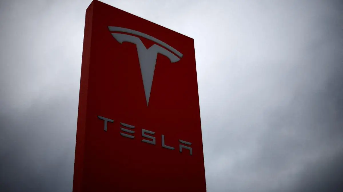 Featured image for Why Is Tesla Stock Price Dropping &#8211; Will it Recover?