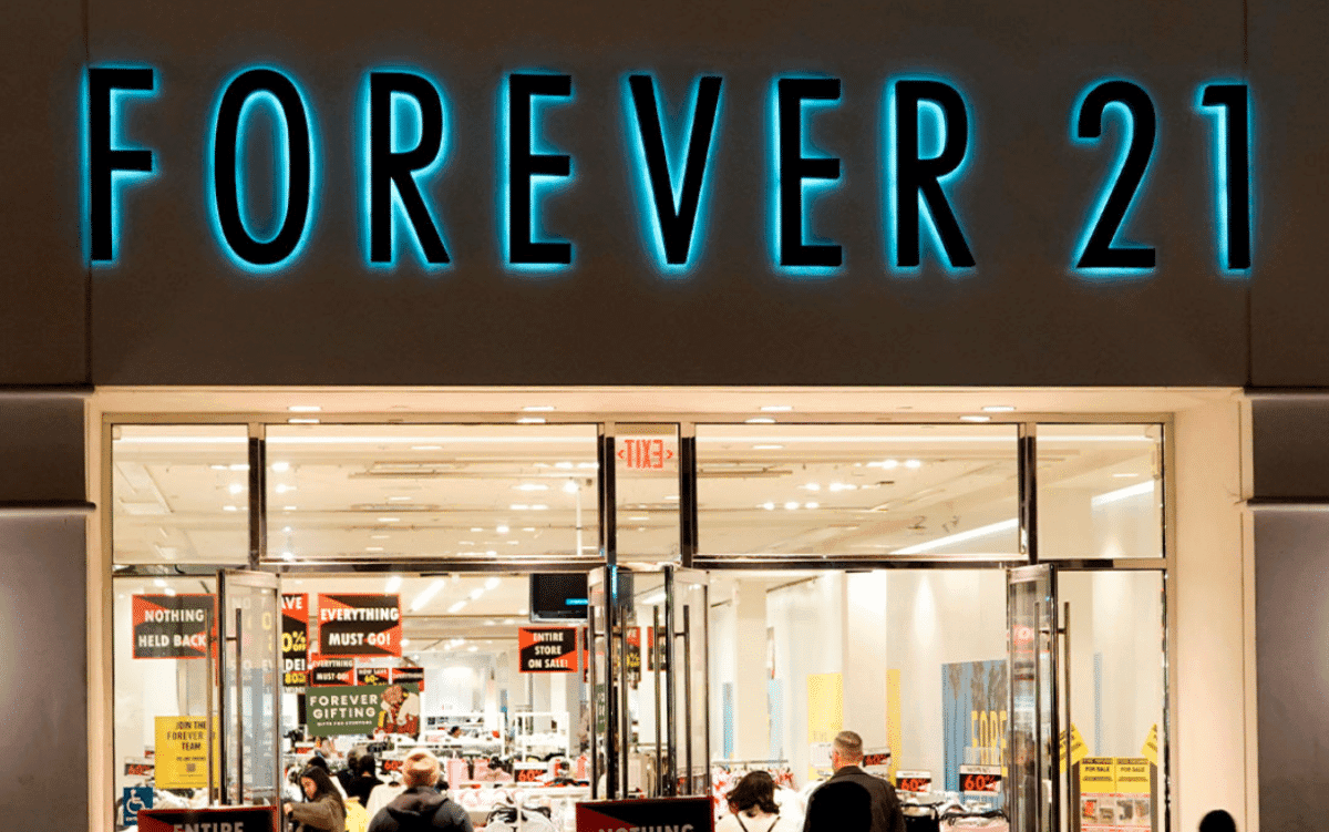 Featured image for Is Forever 21 Closing All Stores In The US? Know All The Details 