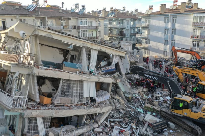 Strong 6.2 Earthquake Hits Istanbul