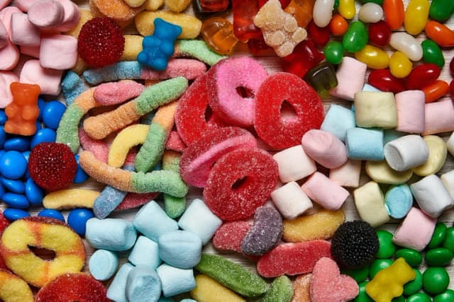 US Bans 8 Artificial Food Dyes