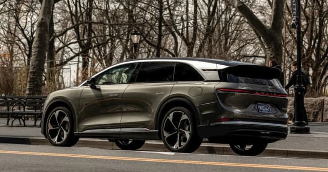 Lucid Gravity Lease vs Air
