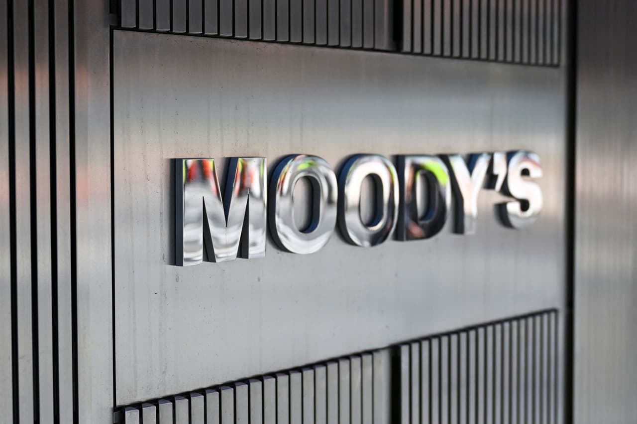 Featured image for Moody’s Downgrades US Credit Rating to Aa1: A Wake-Up Call for Fiscal Policy