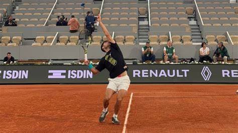 Featured image for Carlos Alcaraz Reaches French Open 2025 Final as Musetti Retires Injured