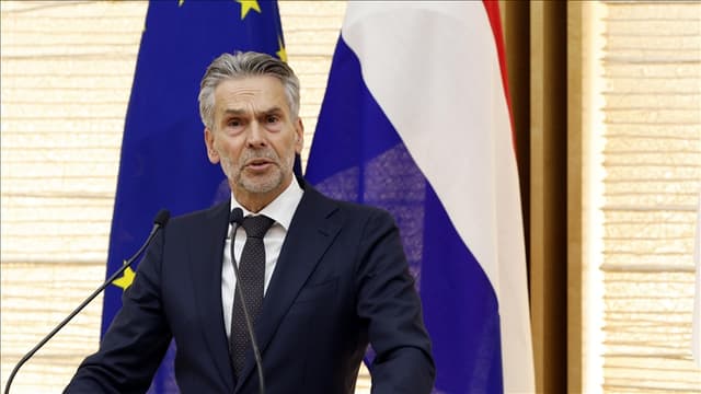 Dutch Government Collapses