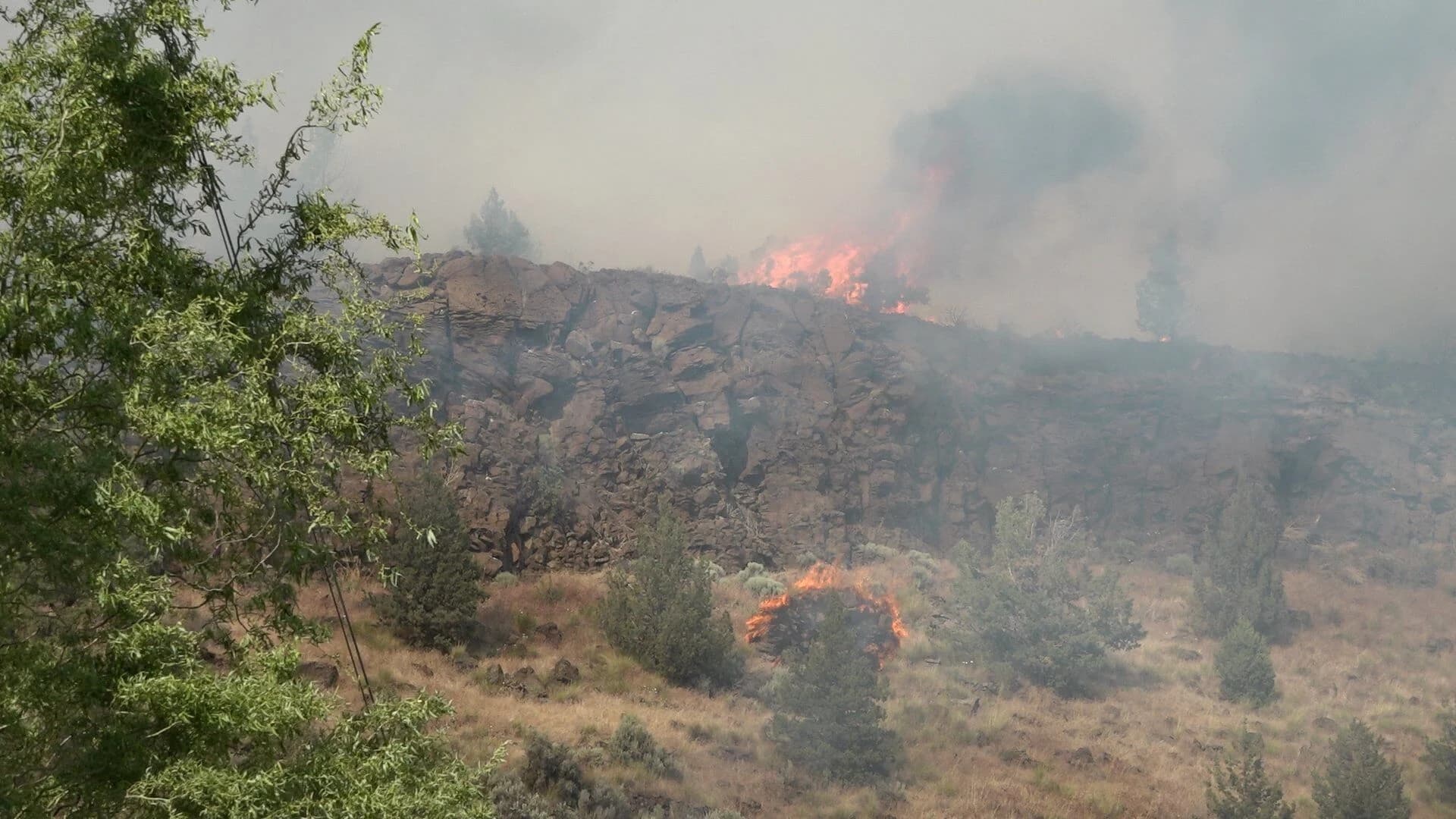 Featured image for Euston Fire northwest of Redmond Burns 35 Acres, Triggers Evacuation Alerts