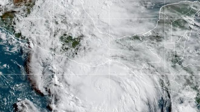 Featured image for Hurricane Erick Hits Oaxaca: Storm Surge, Flooding, and Shelters Activated