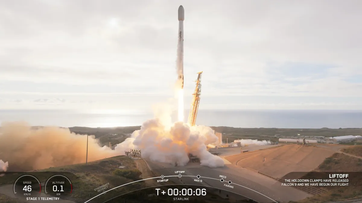 Featured image for SpaceX Launches 26 Starlink Satellites From California