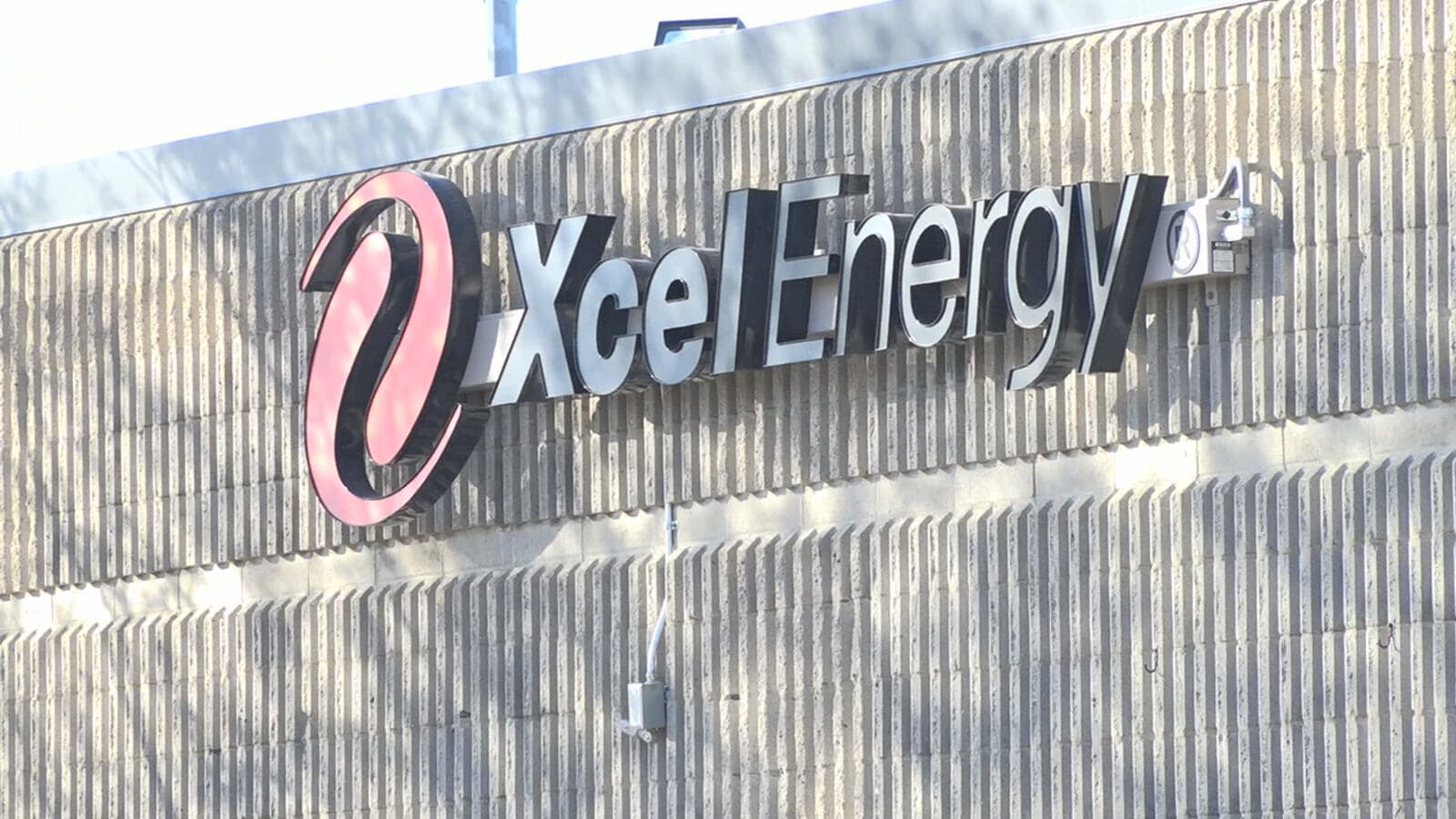 Featured image for Xcel Energy Power Outage Affects Over 10,000 in Denver Metro Area