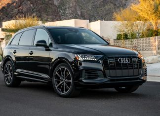 The 2024 Audi Q7 55 TFSI Quattro SUV Performs