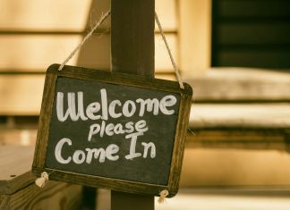Onboarding: HR Professionals Set The Stage To Sink or Swim Photo by Aaron Burden on Unsplash