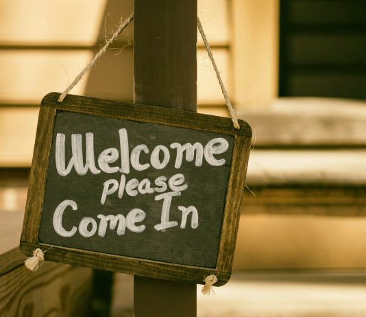 Onboarding: HR Professionals Set The Stage To Sink or Swim Photo by Aaron Burden on Unsplash