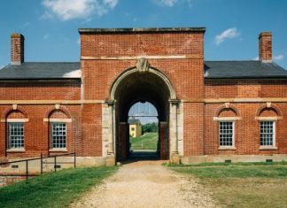 Top Wealthiest Black Communities in the USA: Economic Prosperity & Luxury Living Wealthiest Black Communities