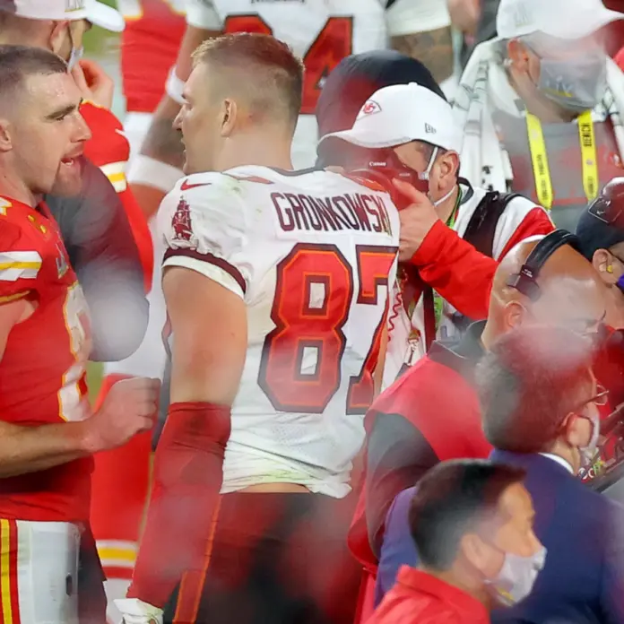 Travis Kelce vs. Gronkowski: Who's the Greatest NFL Team?