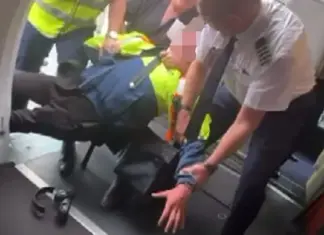 Passengers Stop Armed Teen Attempting to Board Jetstar Flight Passengers Stop Armed Teen Attempting to Board Jetstar Flight