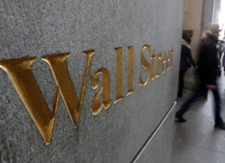 Wall Street Crash: Stock Plunge Amid Tariff & Recession Fears Wall Street Crash