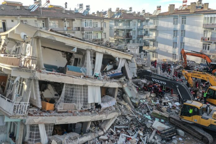 Strong 6.2 Earthquake Hits Istanbul