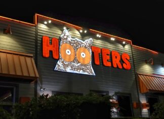 Hooters Restaurants Closing: Food Chain Files For Chapter 11 Bankruptcy hooters Restaurants closing in usa