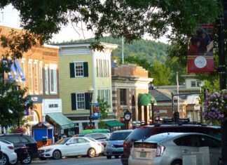Top 10 Small Towns to Retire in America (2025 List) Top 10 Small Towns to Retire in America