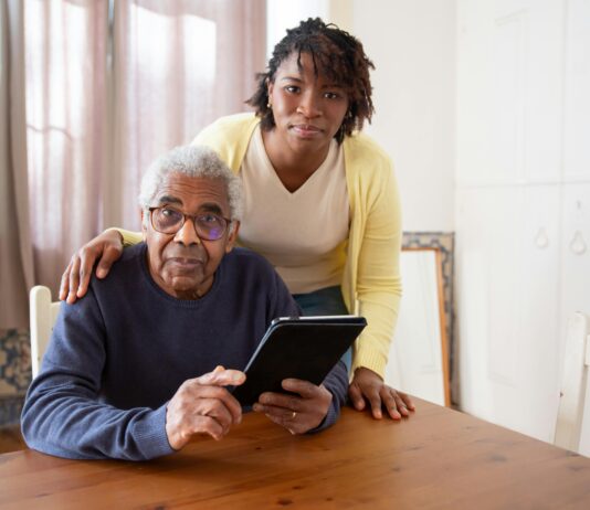 Tips for Helping Elderly Parents With Their Finances